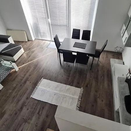 Appartamento Flower Apartman *